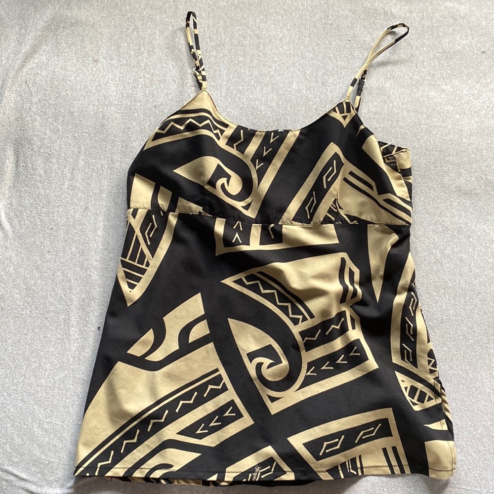 Manuheali’i Hawaiian print top